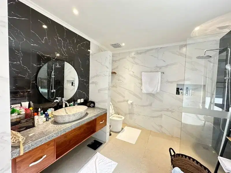 Bangunan baru Villa di kerobokan, lokasi sangat strategis