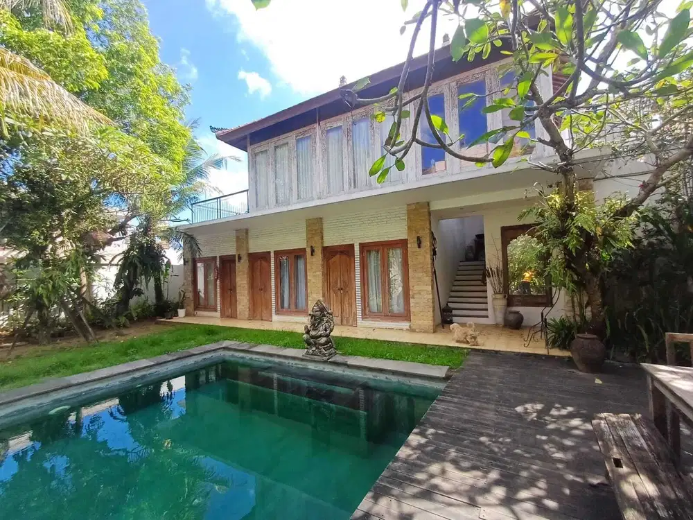 Villa Mewah Gaya Kolonial 5 Kamar di Umalas Bali