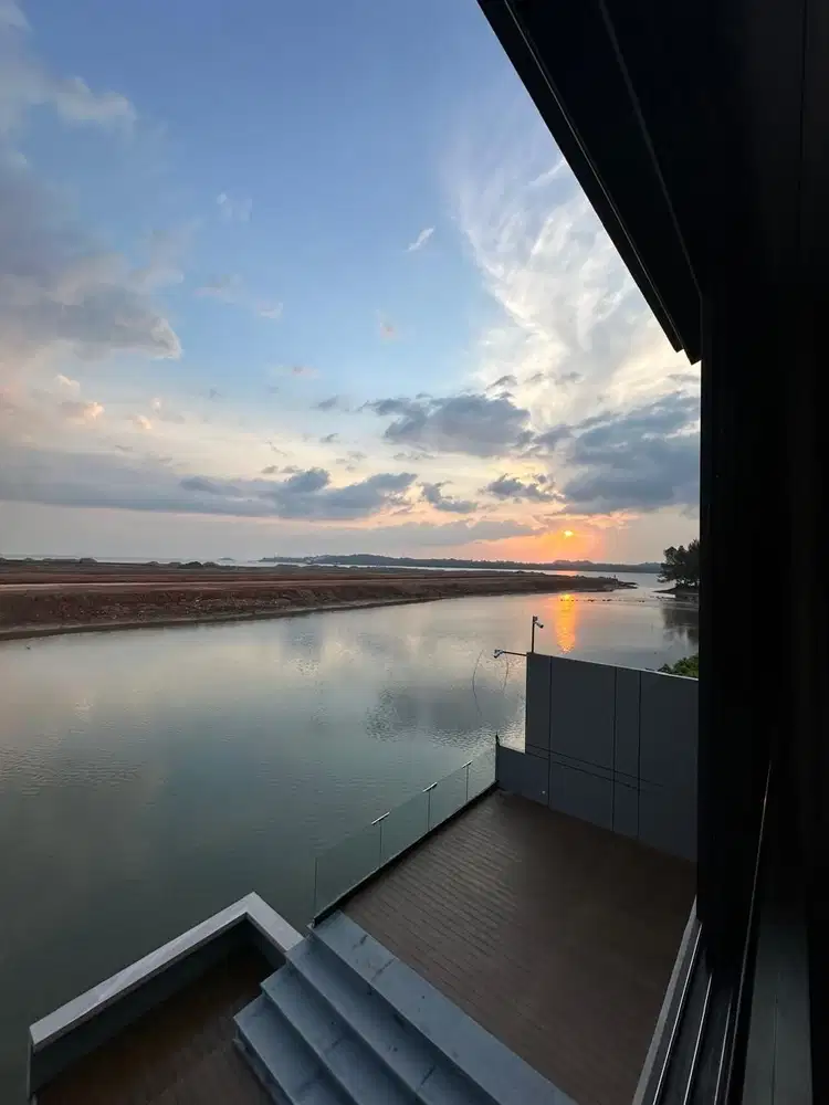 Dijual rumah mewah Costarina