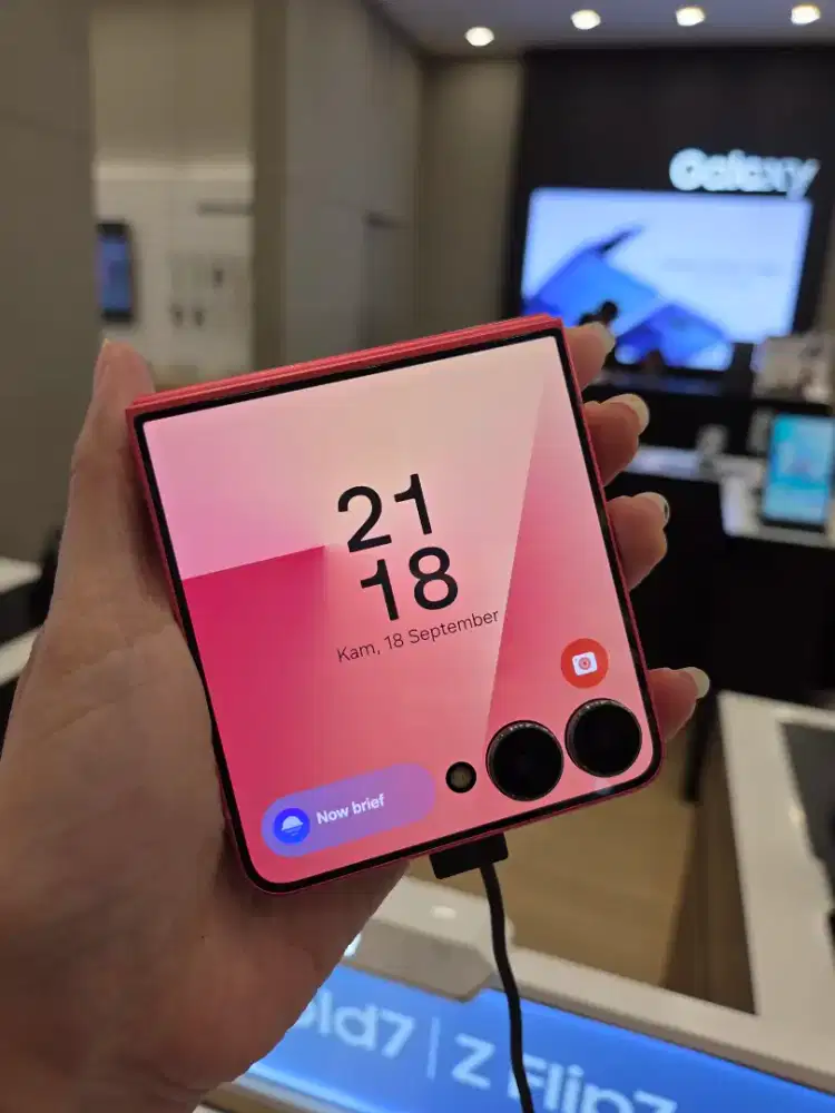 SAMSUNG GALAXY ZFLIP 7