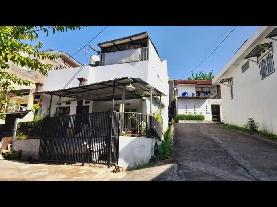 Dijual rumah 2,5 lantai dalam komplek Mutiara Sakinah