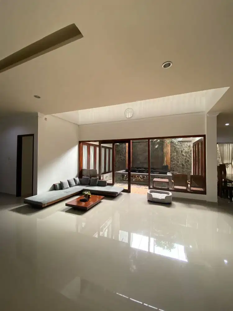 Istimewa Turun Banyak Rumah Besar Jl. Kaliurang km 8, Utara UGM