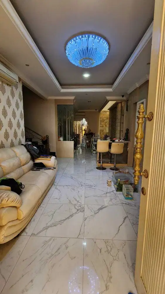 Rumah 3 Lantai Bangunan Sendiri di Muara Karang Siap Huni