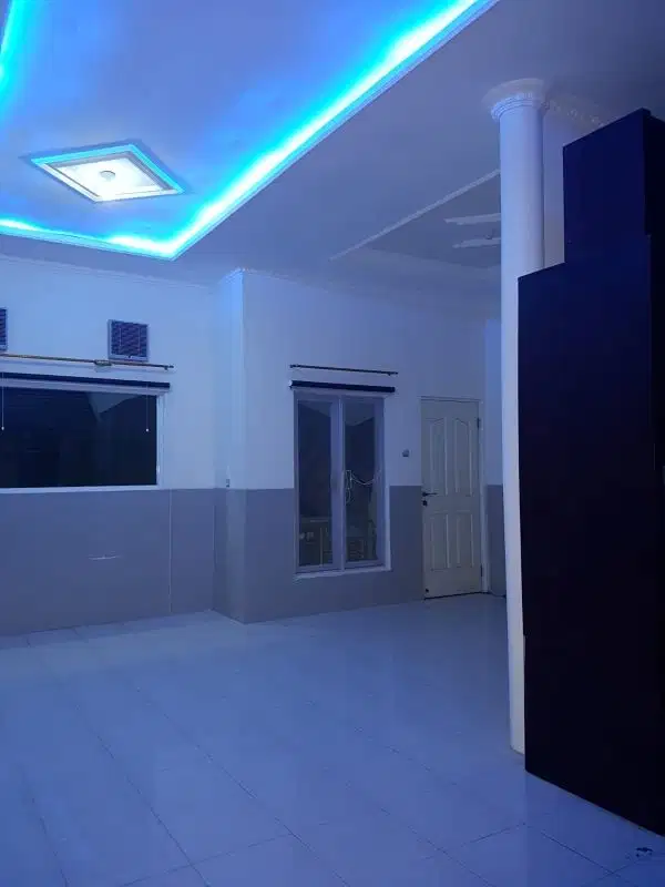 Terawat Rumah Woodland Citraland Surabaya semi Furnished