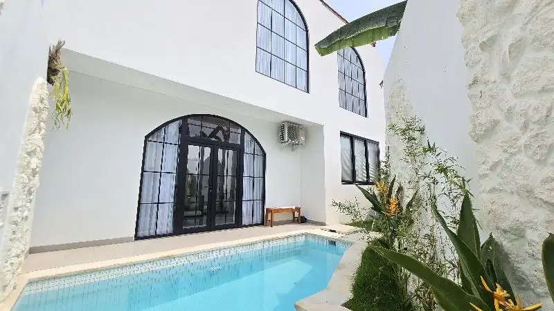 Luxury villa komersil di Canggu, 3 BR akses jalan 5 meter paving