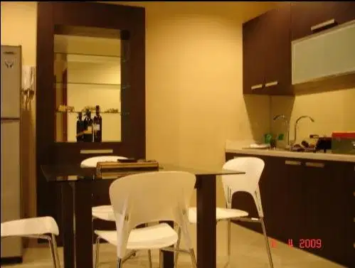 Spesialis apartement hamptons park unit sewa 58 m2