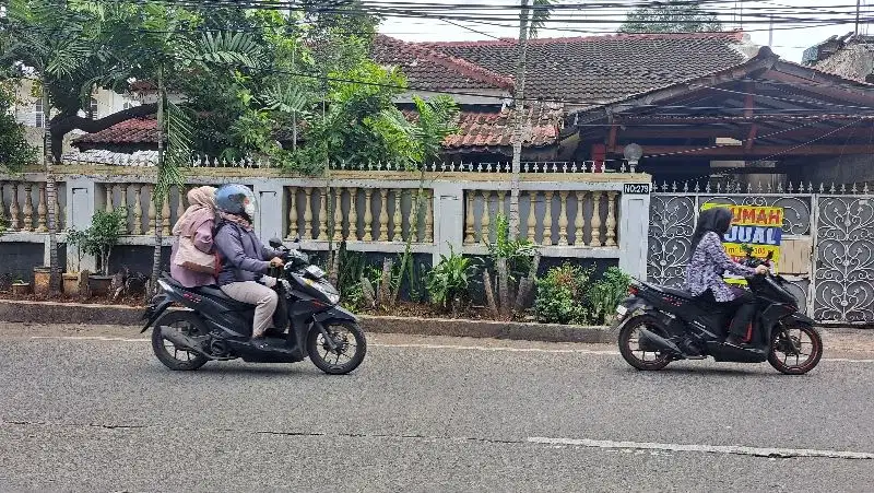 Rumah  dekat exit Toll Jatiwatna , Jl Raya Hankam