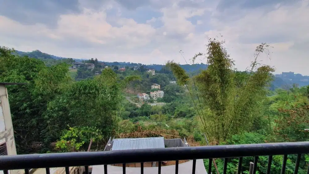 Dijual rumah Villa pinggir jalan Dago giri dekat Farm house