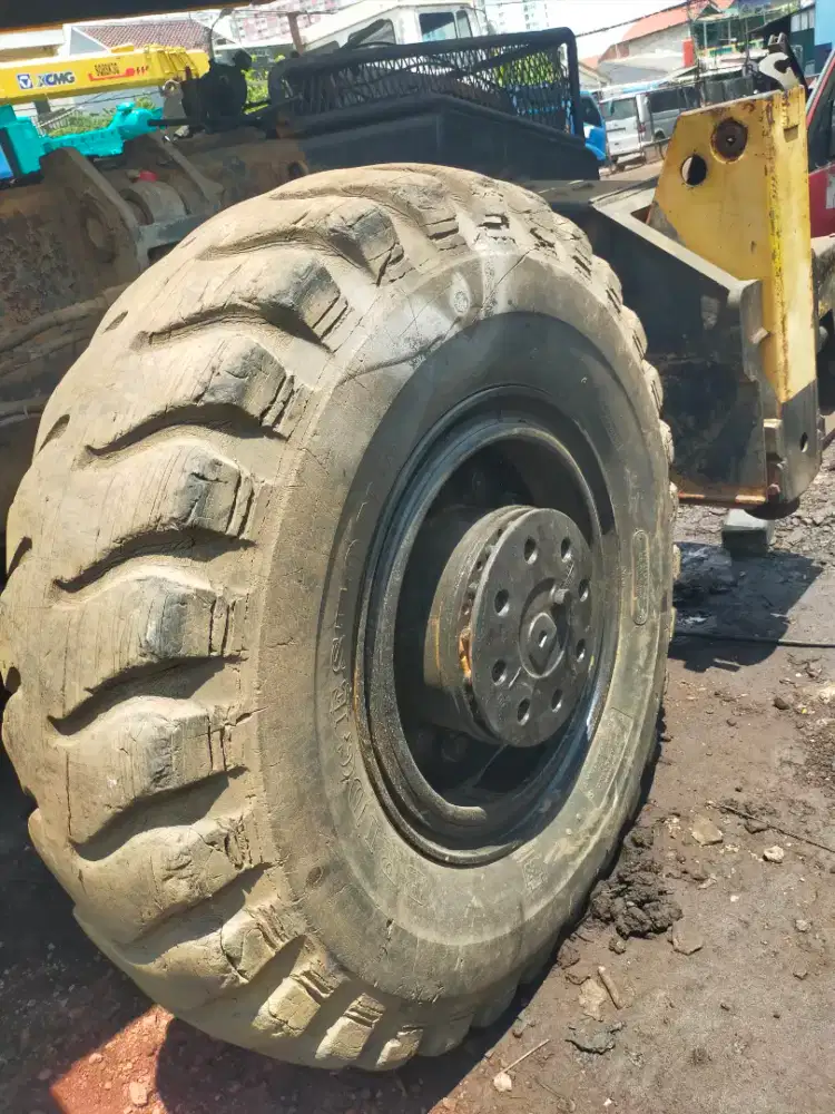 Ban velg 4pcs crane rougther Kobelco RK 200