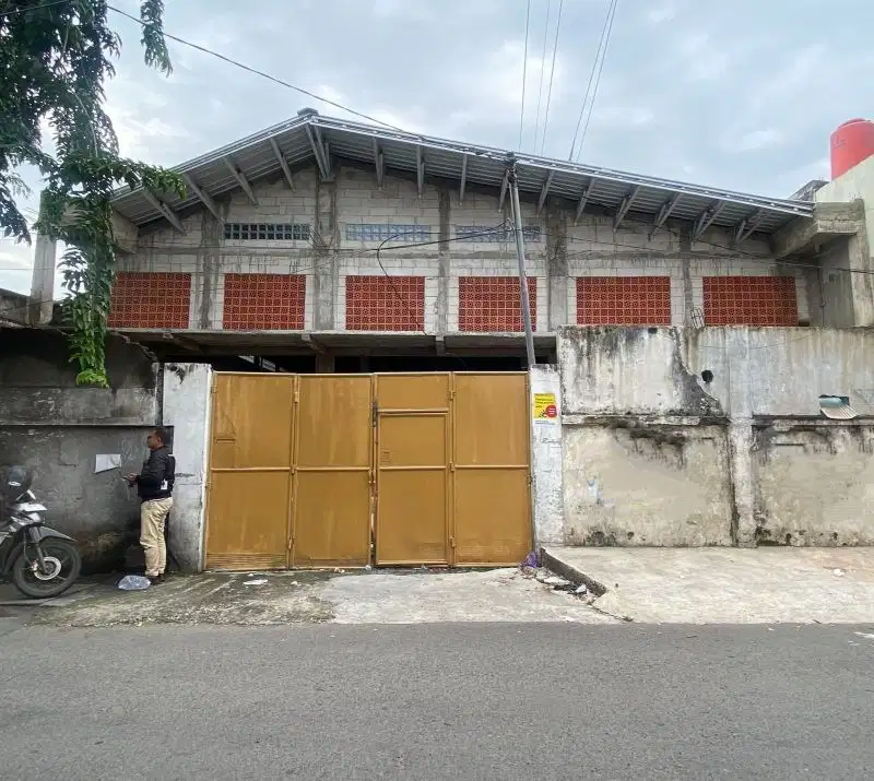 Gudang Tempat Usaha Simo Kwagean Kuburan, Banyu Urip, Sawahan