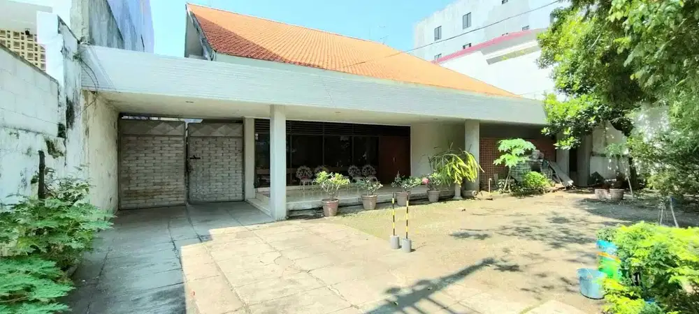 Dijual Rumah Besar di Jl. EMBONG CERME, Surabaya Pusat