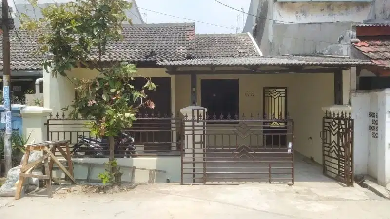 Dijual Rumah di Harapan Indah Jl Cempaka Indah  Strategis Nyaman.