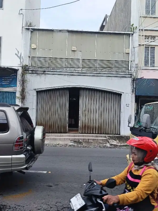 Rumah Tengah Kota Solo Padat Penduduk