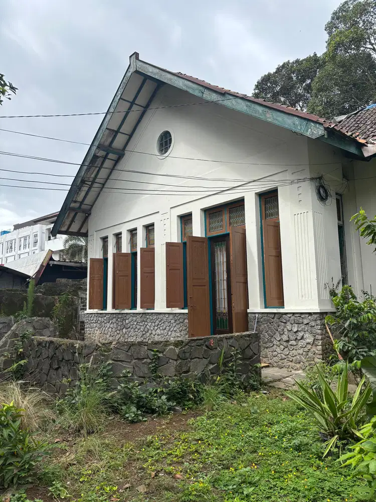 Jual Rumah heritage belanda mainroad Dago best Lokasi di bandung area