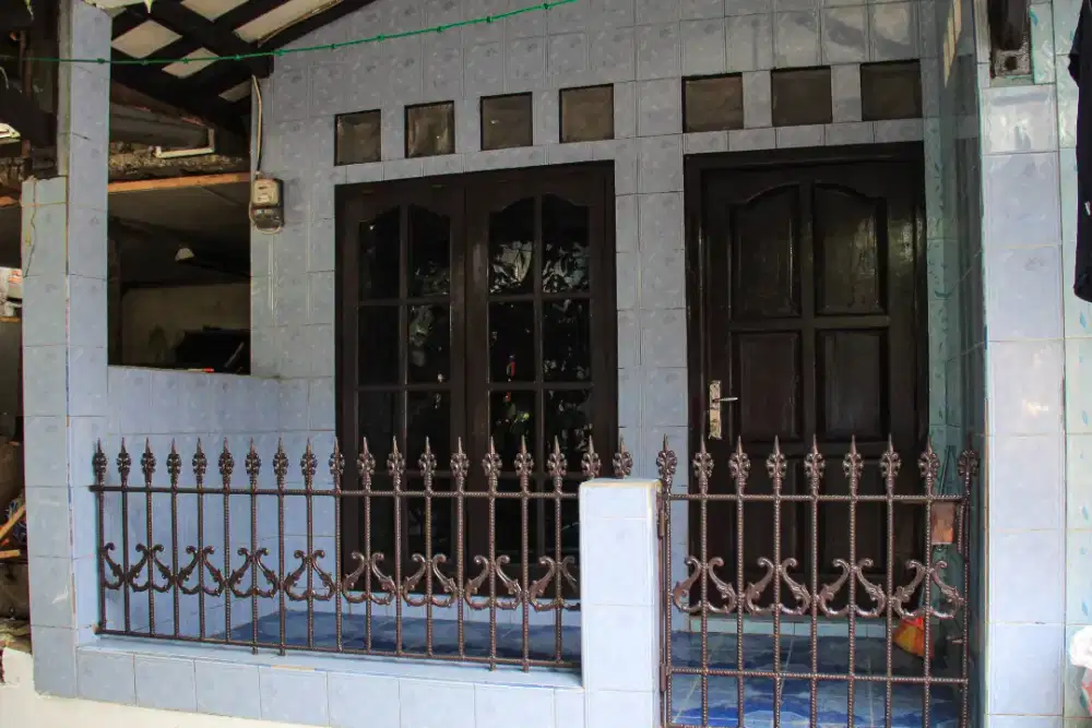 DISEWAKAN RUMAH BARU RENOVASI (KP.MAKASAR) SEMI FURNISHED