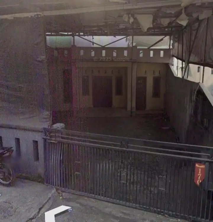 Rumah d pinggir jalan strategis