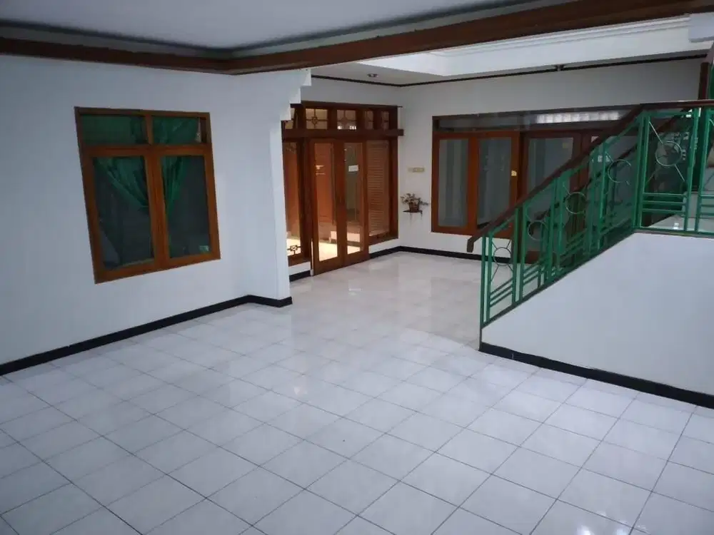 Rumah luas 2 lantai jalan lebar blkng Horison Turangga Bandung