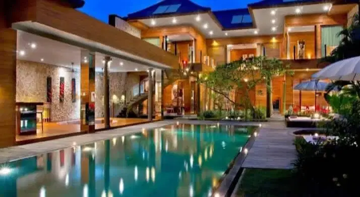 Nego, Luxury villa 4 kamar tidur di pantai petitenget, Seminyak