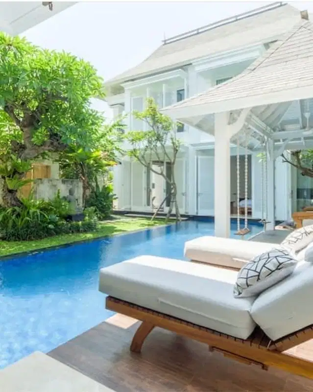 Nego, villa modern minimalis 300 meter ke pantai Berawa