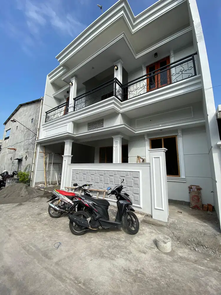 RUMAH MEWAH AMERIKA STYLE 3 KAMAR PURBAYAN GENTAN SOLO DEKAT LUWES