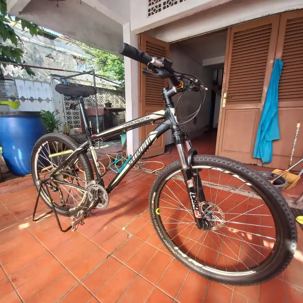 Dijual cepat Mountain Bike Specialized hardrock