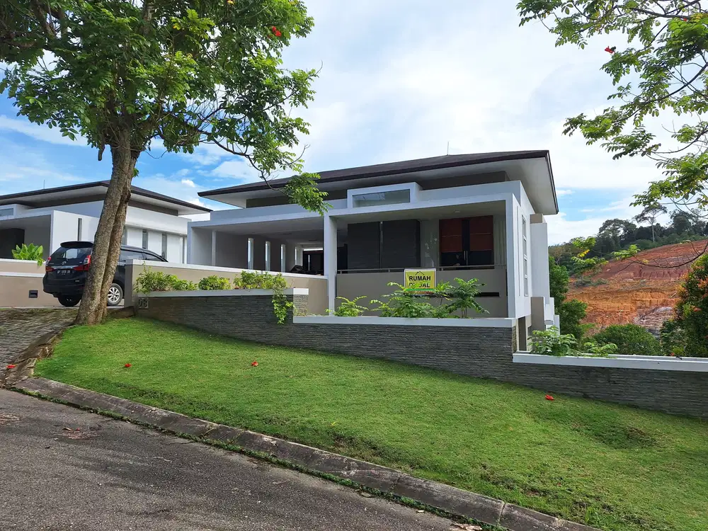 Dijual/Disewakan rumah grand summit