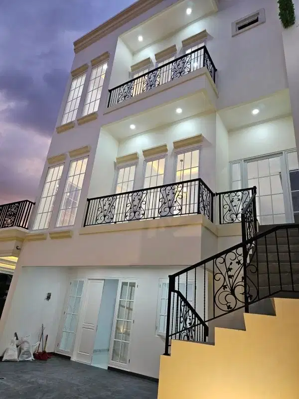 Rumah Baru 3 Lantai Dalam Mini Townhouse