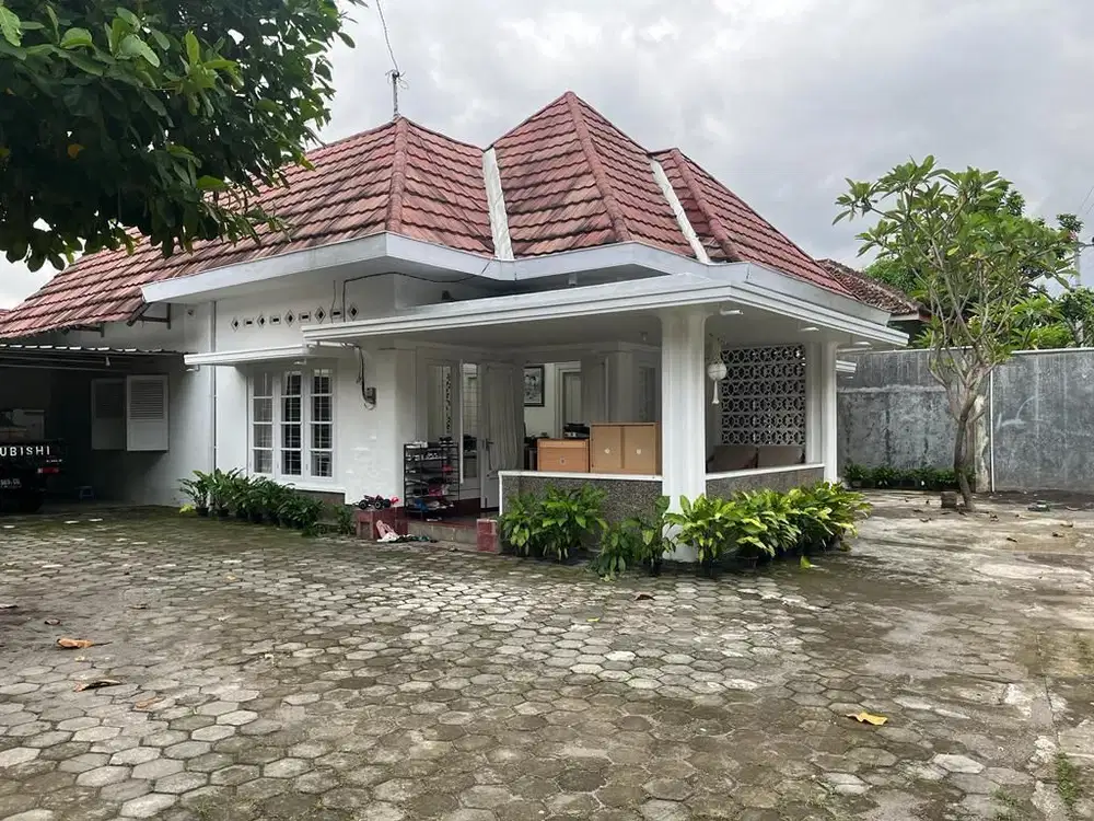 Dijual rumah kolonial Belanda murah pinggir jalan utama kota Jogja