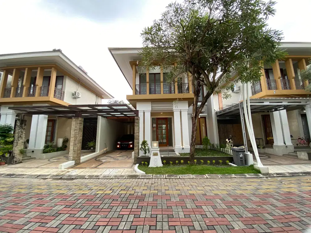 Rumah mewah Modern 2 lantai dalam perumahan Elite dekat kampus UGM