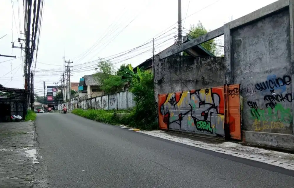 Tanah strategis pinggir jalan aspal dekat kampus UGM dan Pakuwon mall