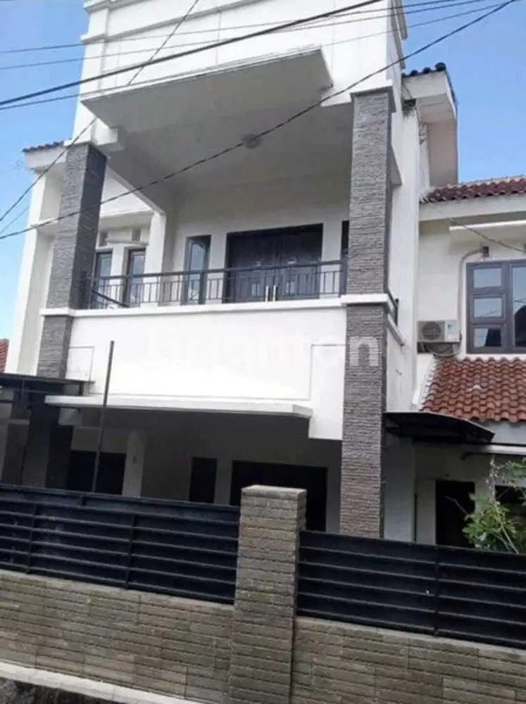 DIJUAL RUMAH BUAGUSSSSS, SEMI FURNISHED SEMARANG BARAT