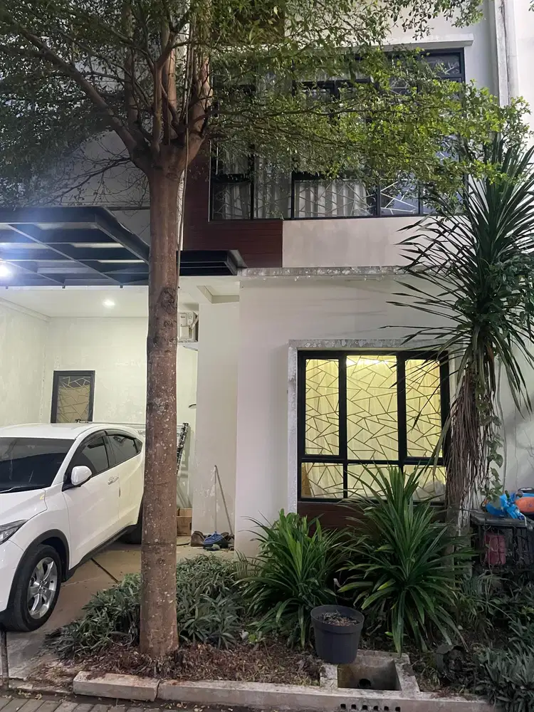Disewakan Rumah 2 Lantai Full Furniture, Siap Huni !
