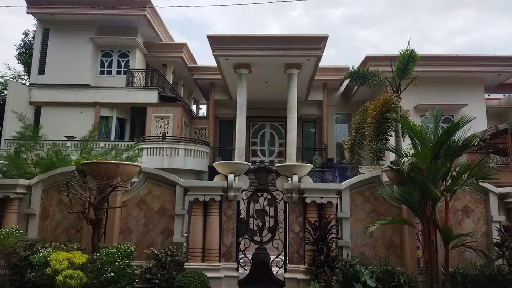 Rumah mewah classic di daerah atas semarang papandayan