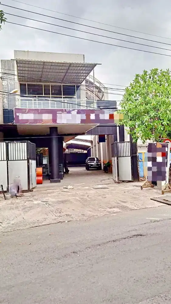 DIJUAL / DISEWAKAN Bangunan Komersil Jalan Raya Karangmenjangan 1297m2