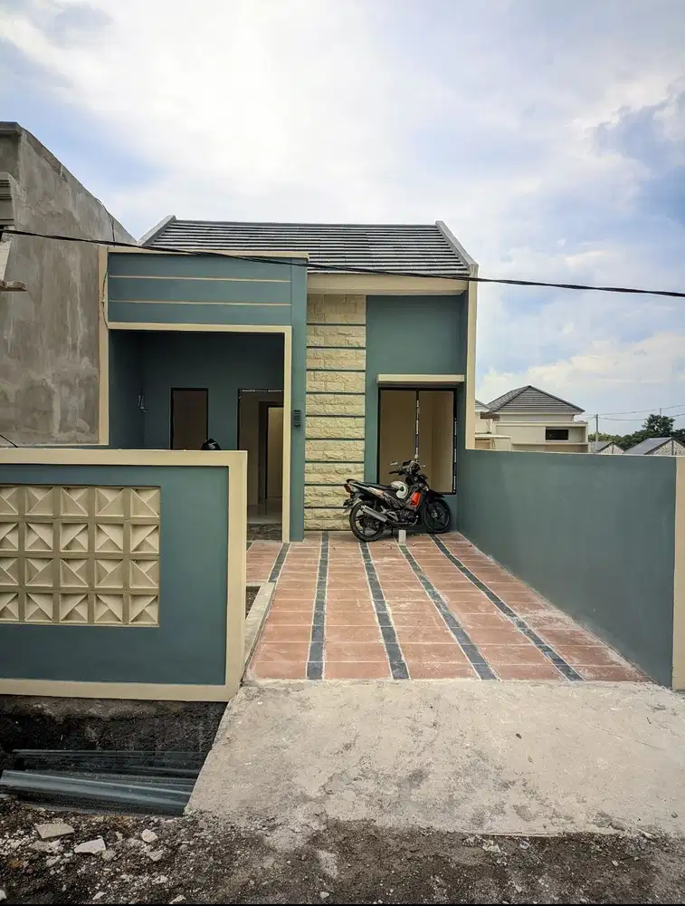Dijual cepat rumah terdepan dekat pintu masuk dibatas kota sby barat