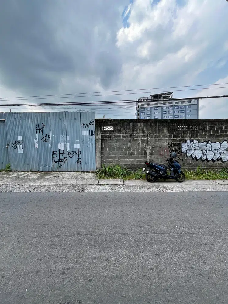 Tanah premium pinggir jalan aspal samping Pakuwon mall& hotel Marriott