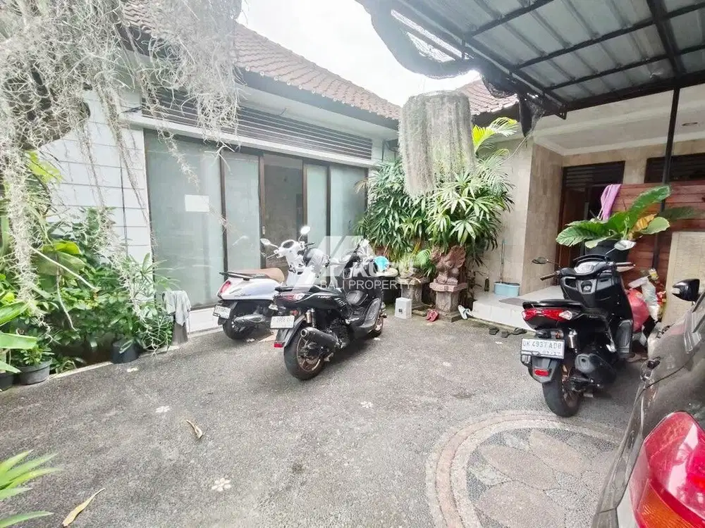 KBP1440 minimalist 3-bedroom house in the beachside area of Sanur.