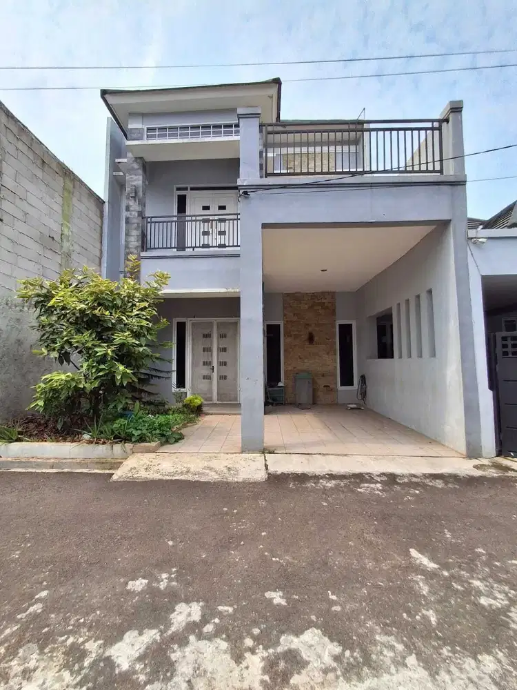 Rumah 2 lantai siap huni dalam komplek di Pancoran mas Depok