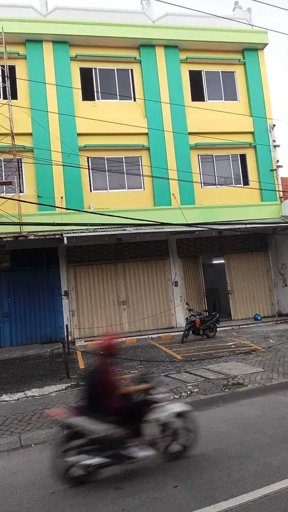 Disewakan Ruko 3.5 Lt Siap Pakai Bagus Strategis Ramai Jl. Raya Dupak