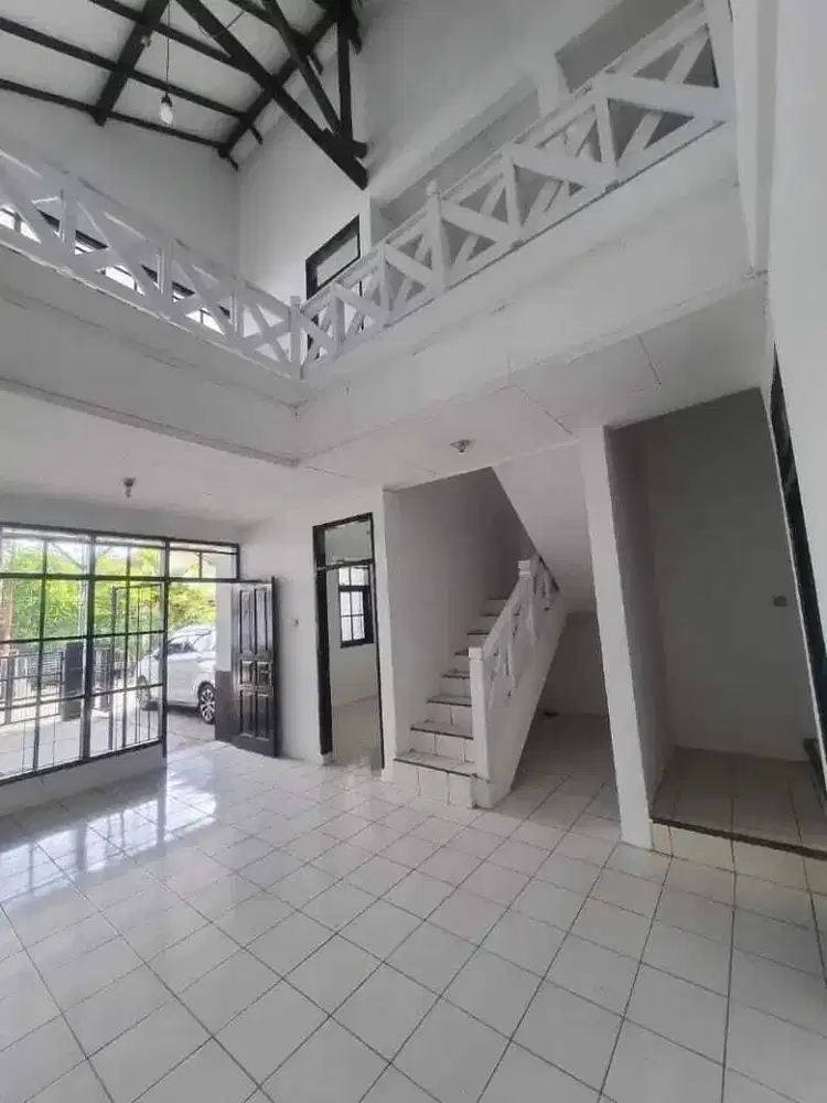 Rumah 2 Lantai Bagus Siap Huni Dalam Komplek di Turangga Bandung