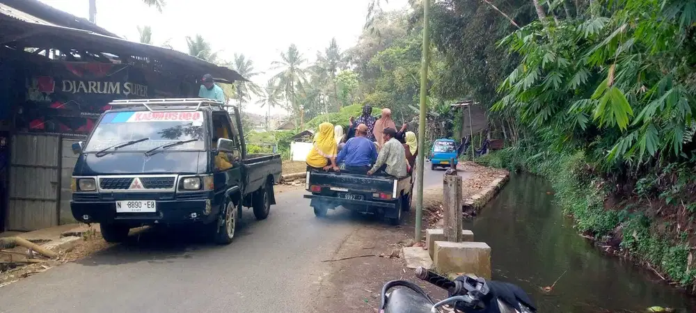 Tanah Poros Aspal Atas Jalan Jabung Malang