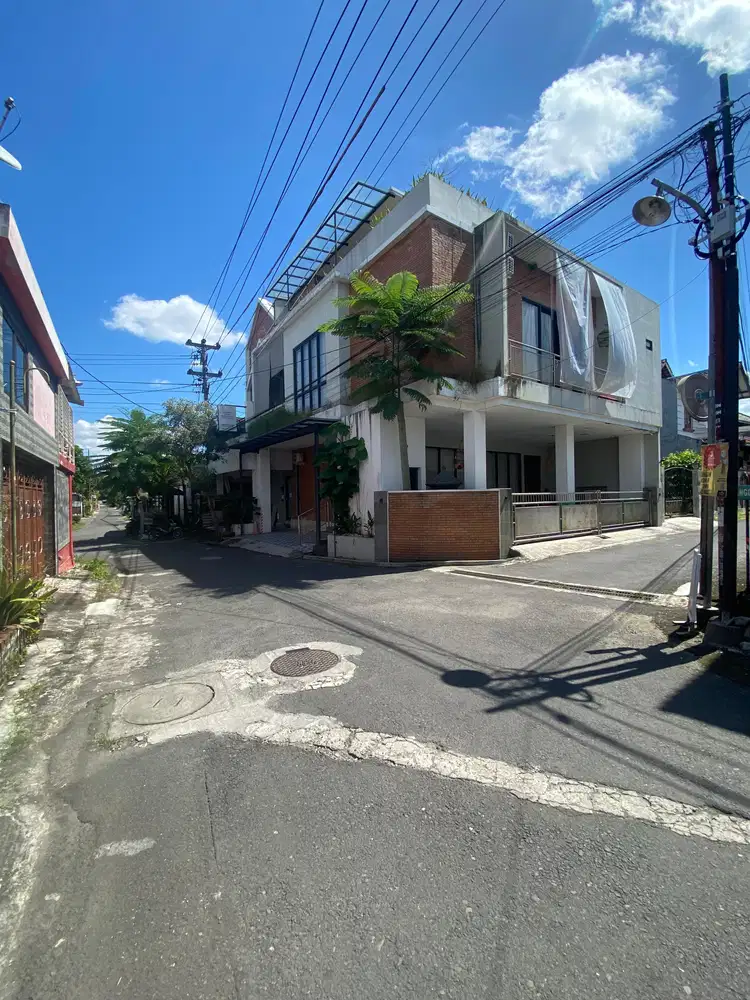 Rumah atau villa dekat kampus UGM, Pakuwon mall & pasar Kolombo