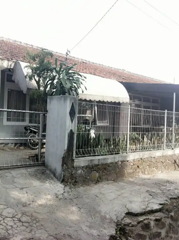 Di Jual Rumah Lokasi Premium Area Hegarmanah Bandung ( Ln - Yd)