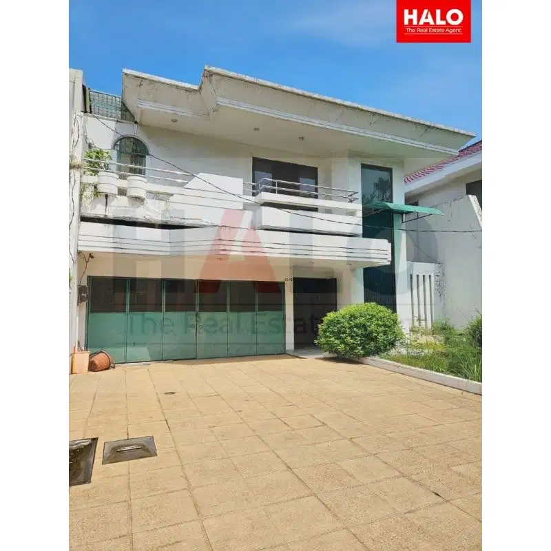 Rumah di Jalan Utama Green Garden Jakarta Barat