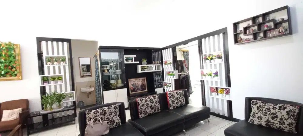 Rumah Tinggal Terawat Berlokasi Dikawasan Tenang Kota Baru Parahyangan