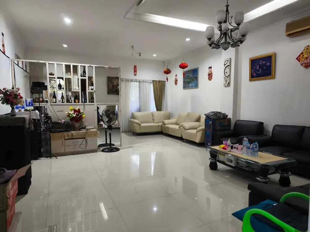 BANGUNAN KOKOH .rumah dijual di Taman Semanan Indah