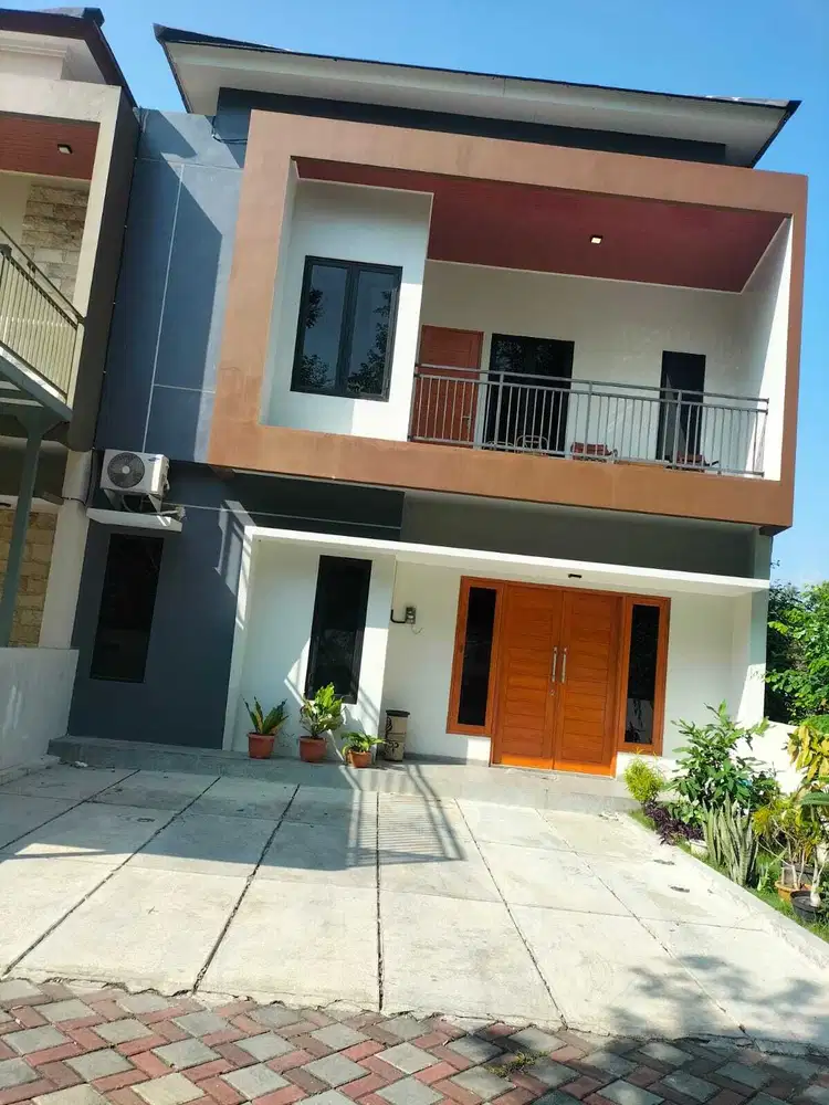 Rumah baru modern 2 lantai dengan kolam renang dekat UII Terpadu