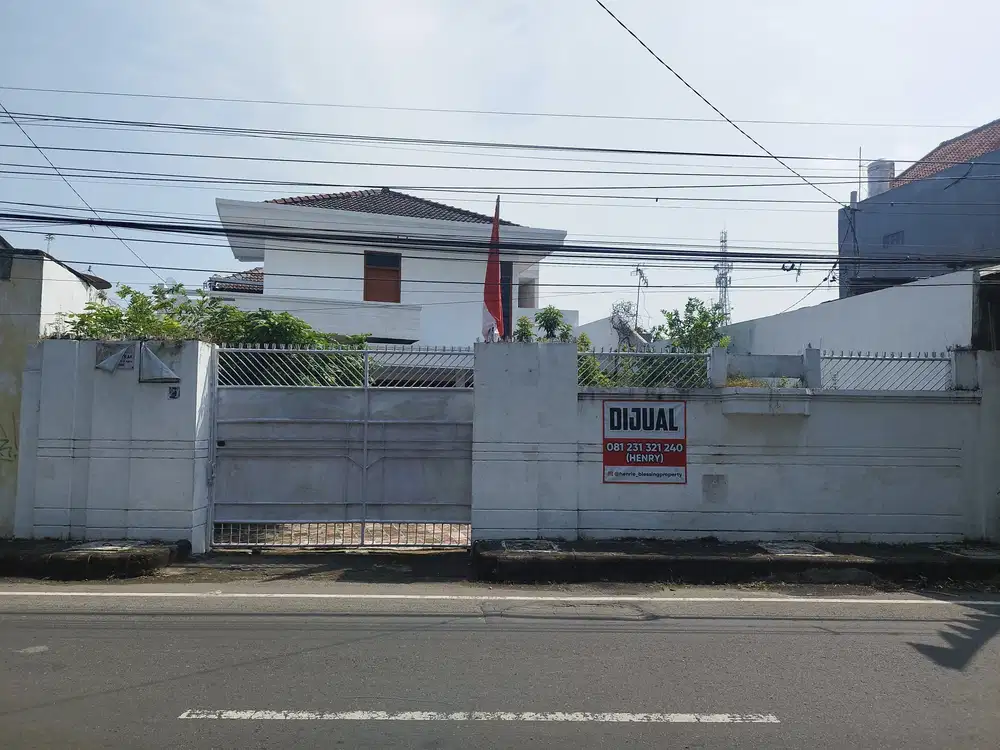 Rumah Strategis Nol Jalan banyak kamar