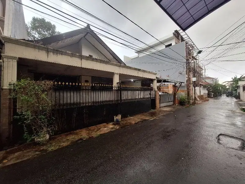 Rumah di Rawamangun Tenang Nyaman dalam komplek