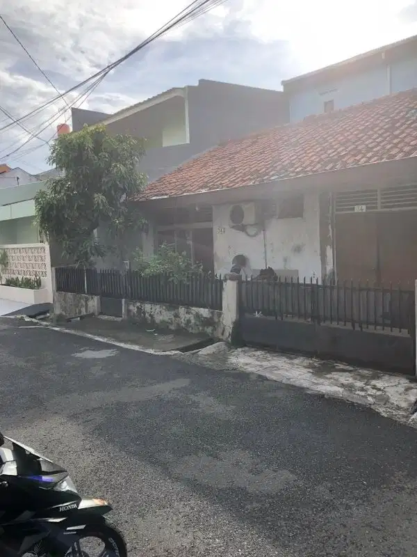 Rumah Tua Di Rawamangun Sepi Tenang